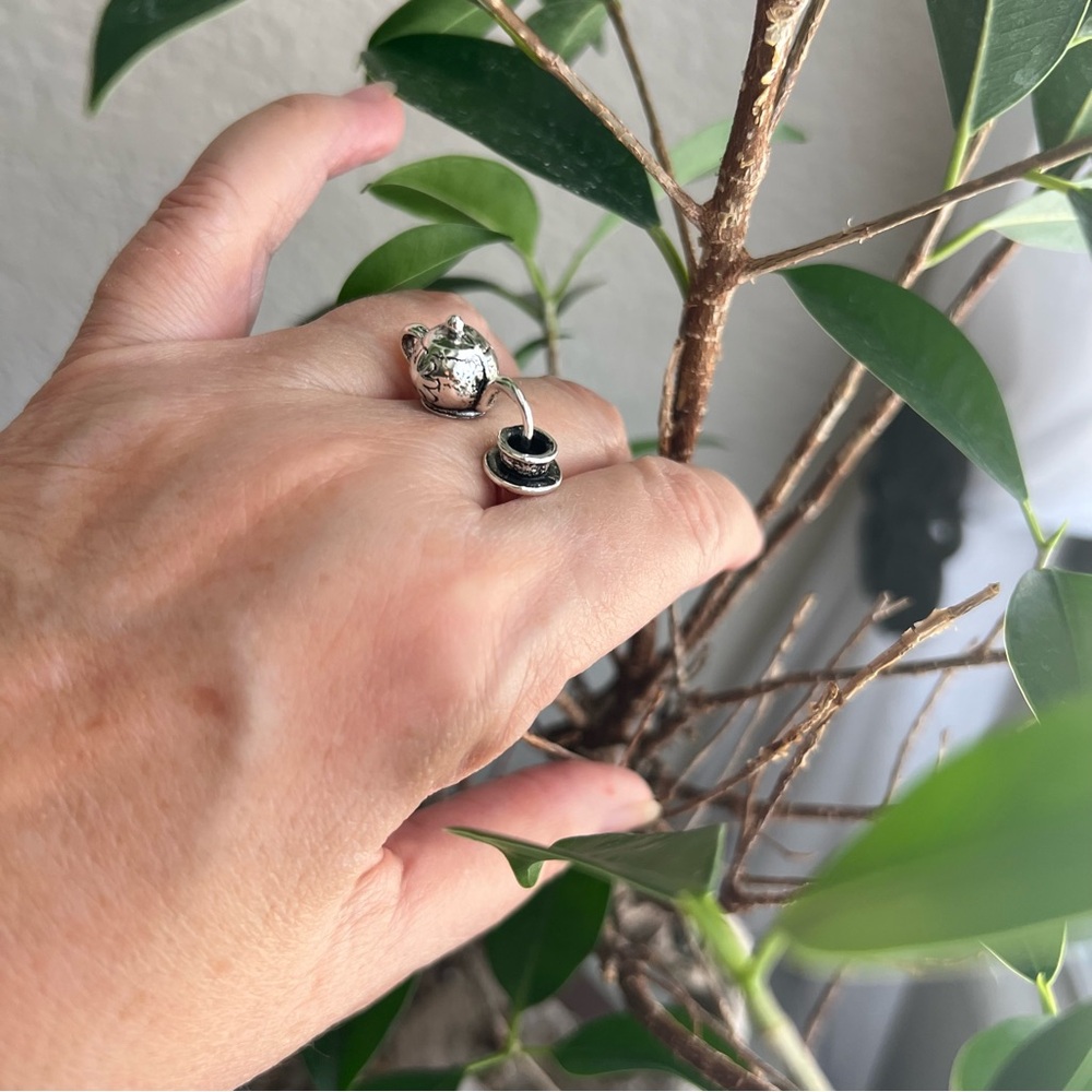🫖 Alice in Wonderland Inspired Teapot Tea Party Alloy Statement Ring Size 8 - Picture 5 of 10